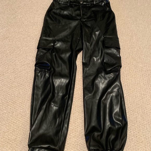 🚨ClearOut🚨SHEIN faux leather cargo pants - Picture 1 of 4